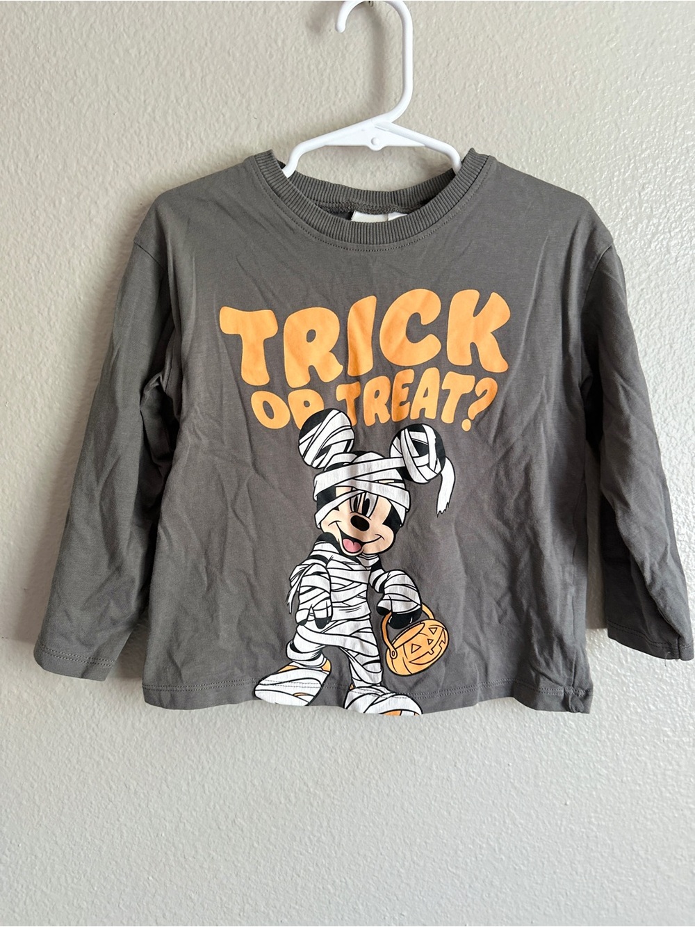 H&M Disney size 4T Mickey Trick or Treat 100% cotton long sleeve shirt